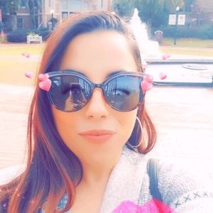 Meet your Posher, Christina